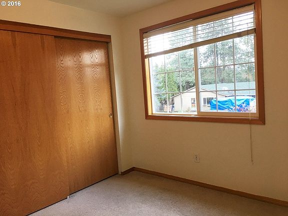 BED RM 1.2.3 WINDOW PLUS CLOSET
