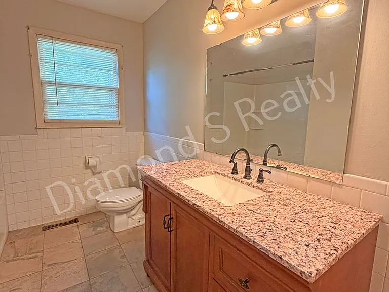 2264 E Nora St — Photo 14