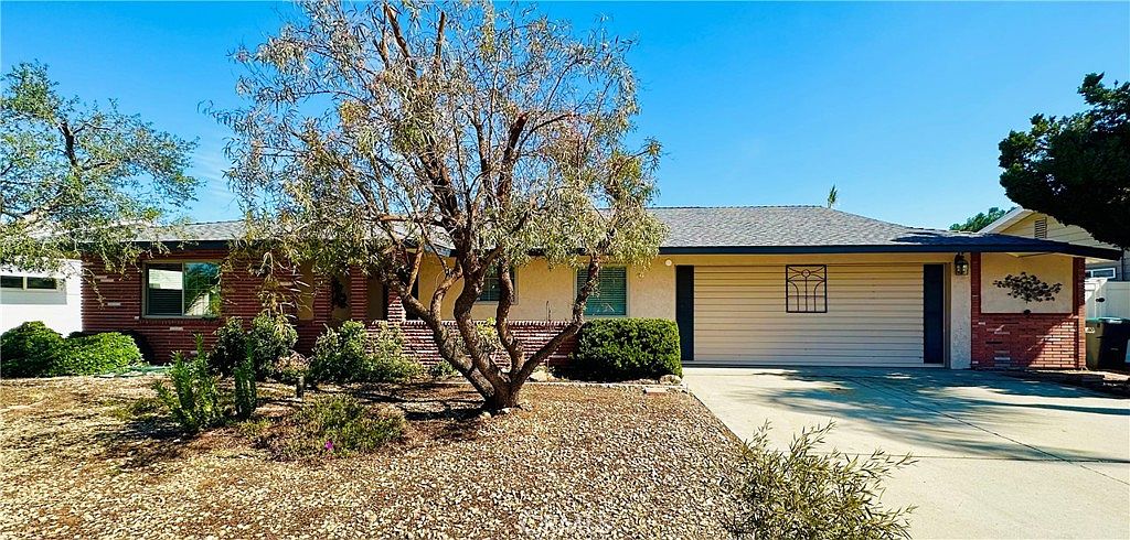 27910 Grosse Point Dr