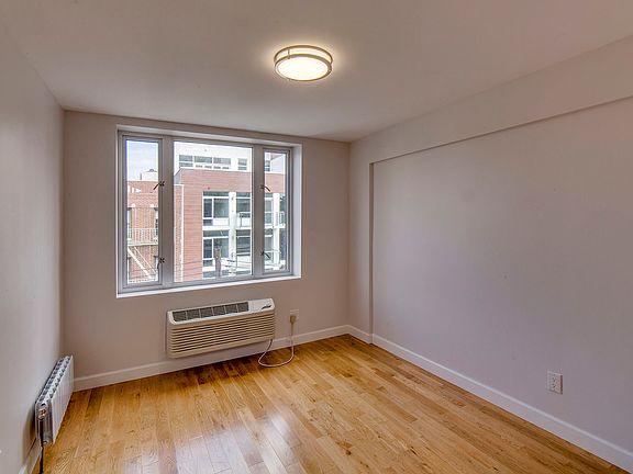 4th image of 26-25 28th St #E