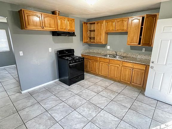 3rd image of 515 Ramona Ave