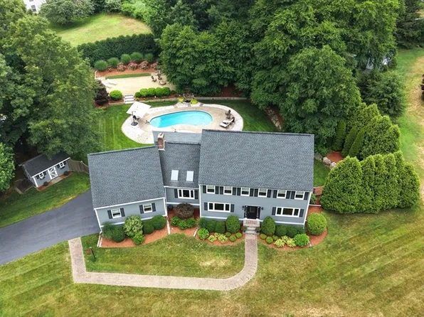 32 Country Club Cir, Pembroke, MA 02359