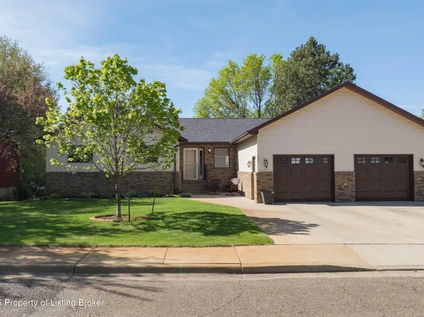 1487 W High St, Dickinson, ND 58601