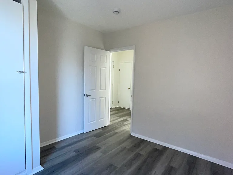 10 Hilliard Ave #4 — Photo 9