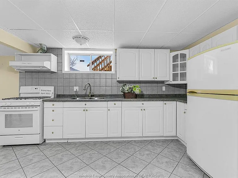 3114 Fletcher Cres — Photo 24