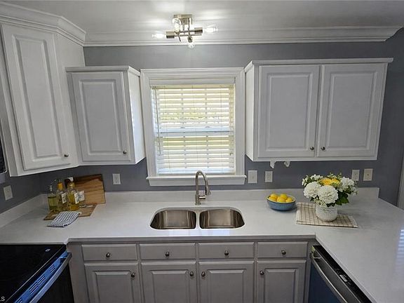 5th image of 2208 Foxfire Ln