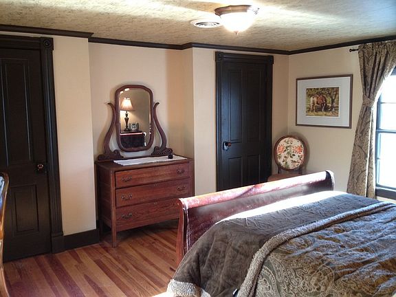 Upstairs Bedroom with 2 Closets : Unlike most farmhouses, all of our large bedrooms have extra close
