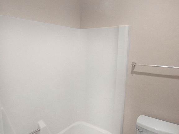 MASTER BATH TUB/TOILET