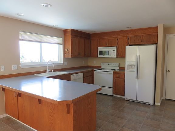 4th image of 782 Vista Dr