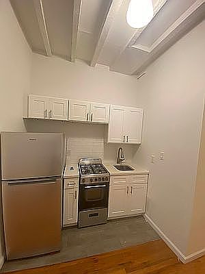 4th image of 223 E 10th St APT 1
