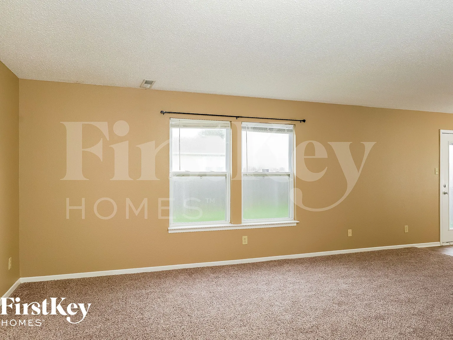 3 bed, 2.0 bath, 1325 sqft, $1,745 — Photo 3