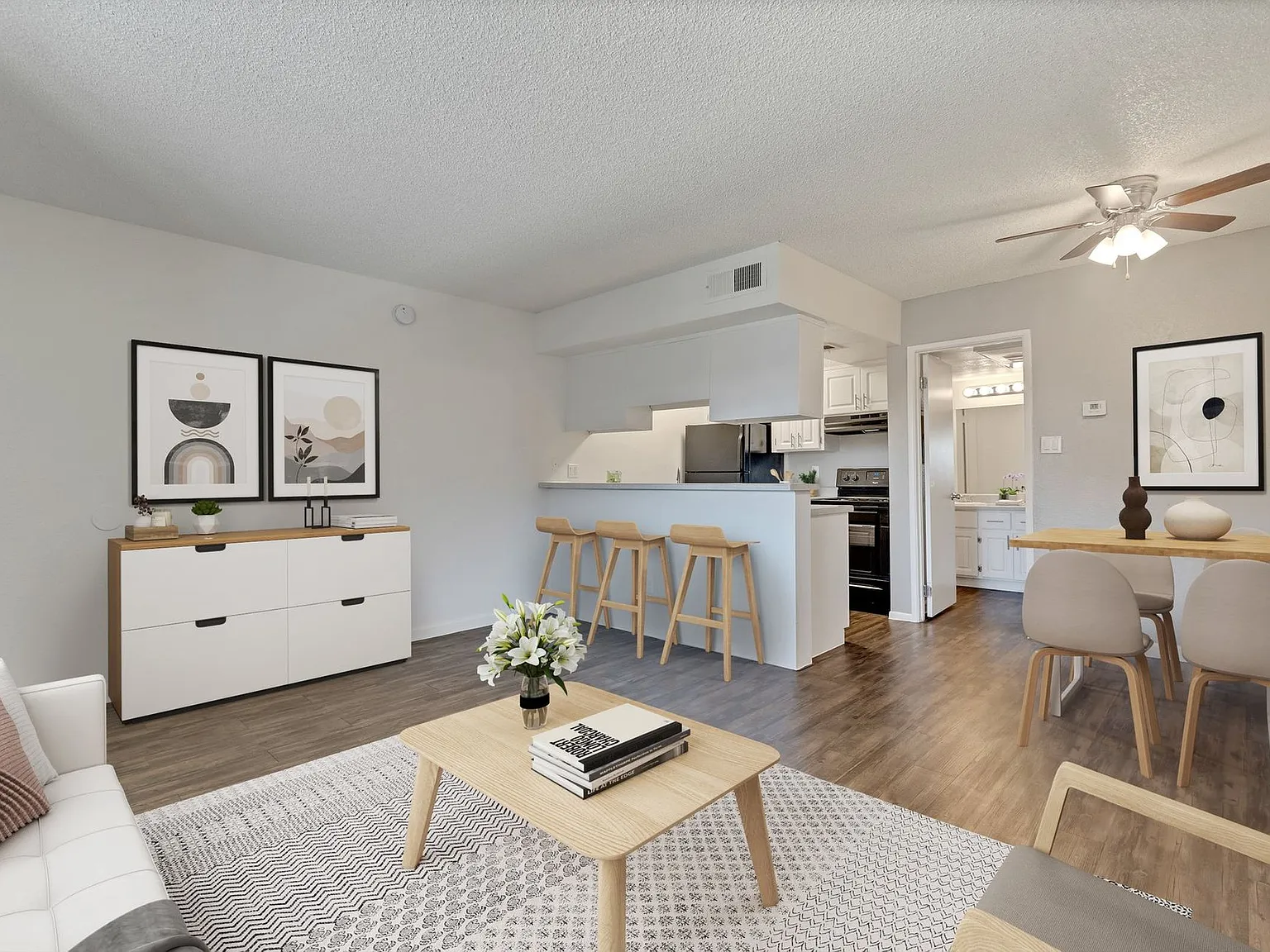 Tesoro Apartments — Photo 2
