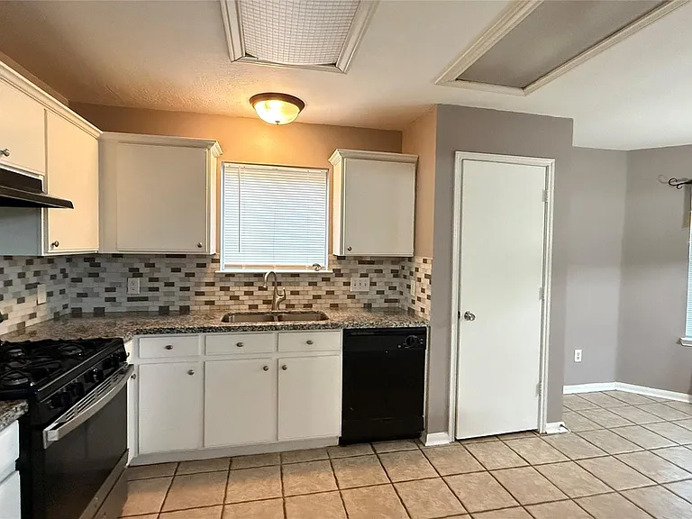 4919 Lochman Ln — Photo 9