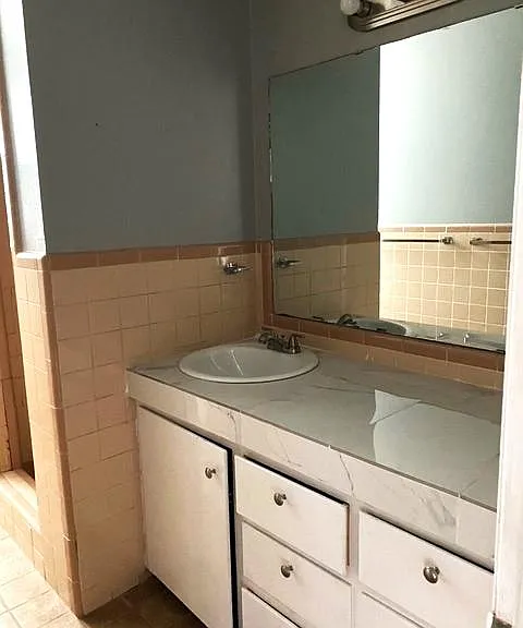 2108 Vine St — Photo 11