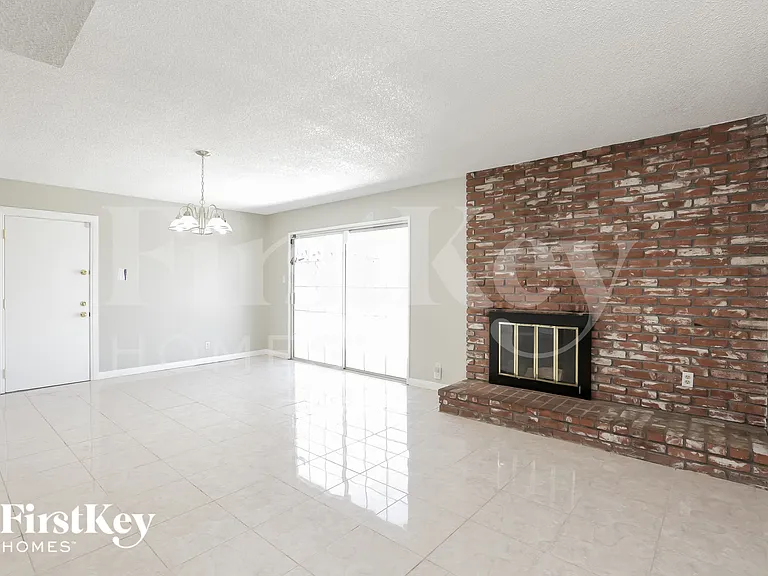825 Antigua St — Photo 7
