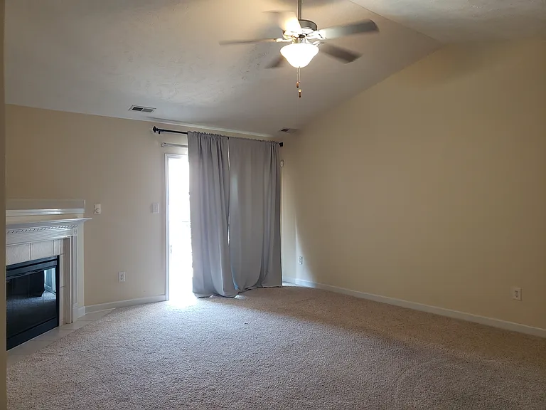 1800 Balmoral Dr — Photo 3