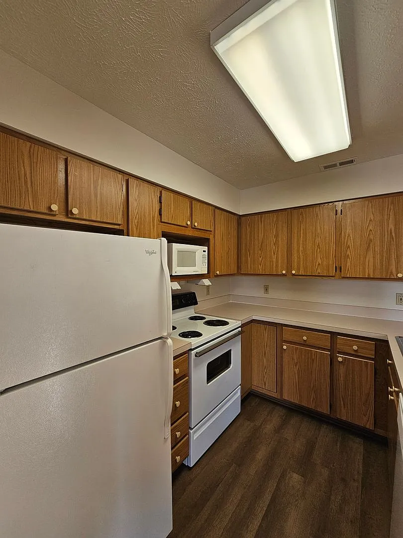 Affordable Apartment Community Comfortable Living in a Convenient Location — Photo 3