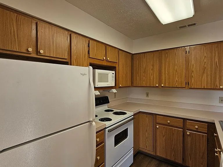 Affordable Apartment Community Comfortable Living in a Convenient Location — Photo 3
