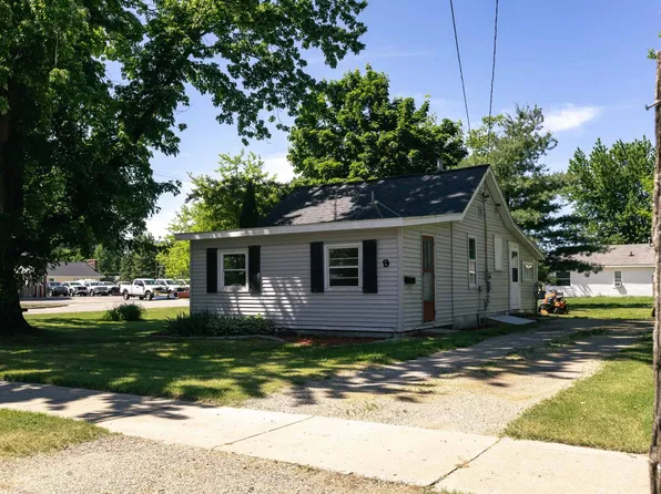 9 Carrie St NW, Sparta, MI 49345