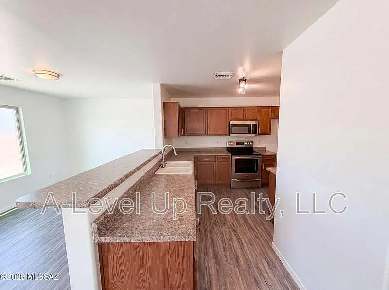 4 bed, 2.5 bath, 1600 sqft, $1,800 — Photo 4