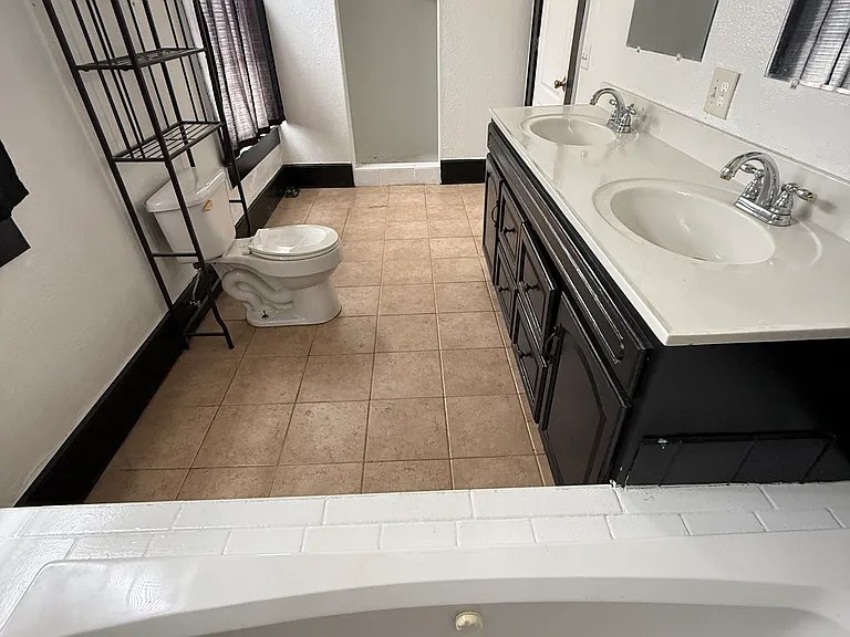 375 W Bay Ave — Photo 11