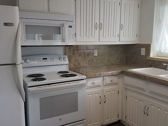 5th image of 906 Meadowdale Cir