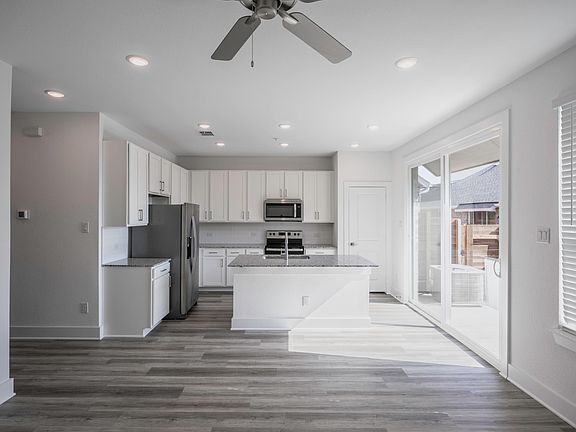 4th image of 2611 Mia Ln