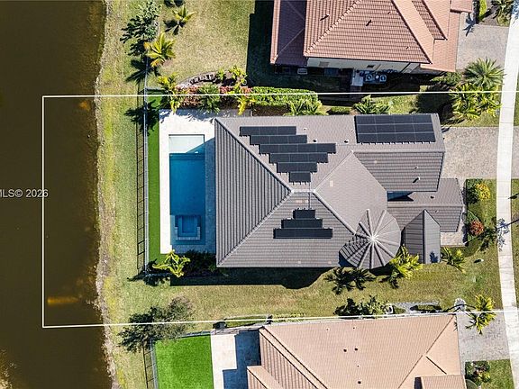3rd image of 11475 Watercrest Cir E