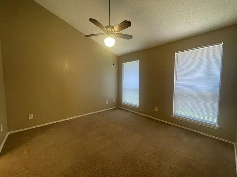 1226 W Hudgins St — Photo 12