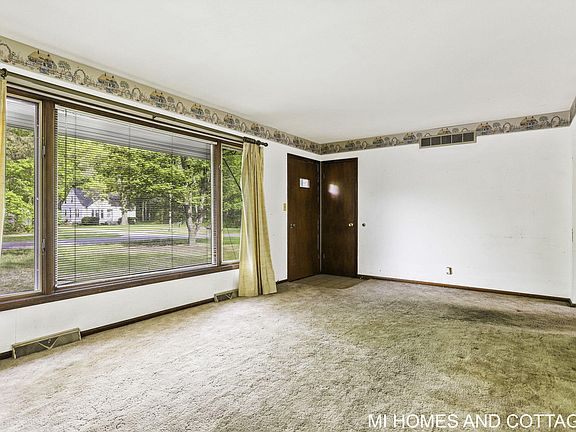 4th image of 341 N 160th Ave