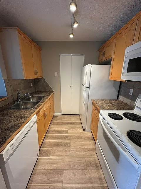 3316 13045 6 Street SW Calgary — Photo 2