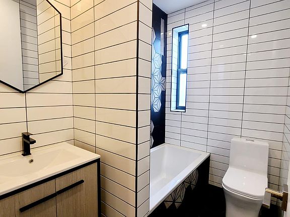3rd image of 1343 Clay Ave #1