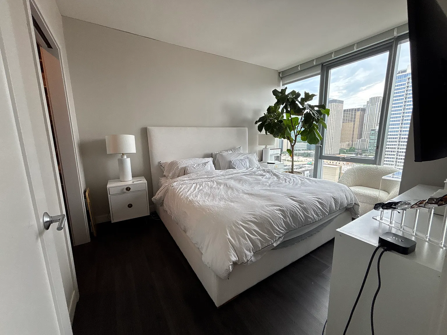 1 bed, 635 sqft, $2,808 — Photo 3