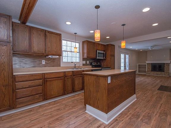 2nd image of 1060 Gentry Dr