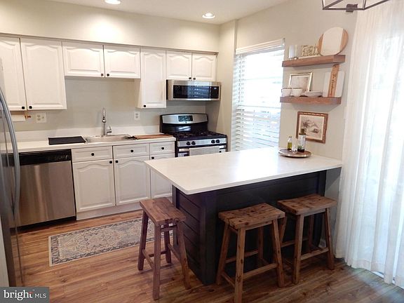 3rd image of 3975 Captain Molly Cir