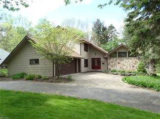 219 Downing Dr, Chardon, OH 44024