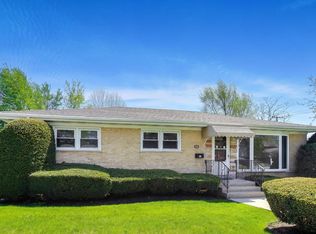 4256 Golf Rd, Skokie, IL 60076