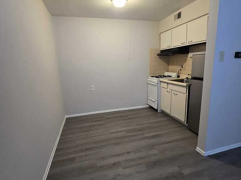 9930 Madaford Ct — Photo 2