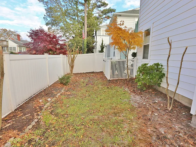 613 Lake Dr — Photo 39