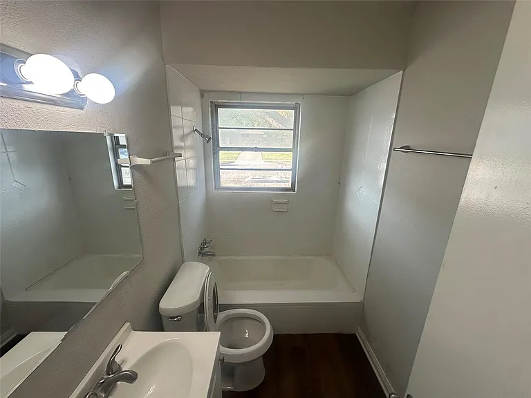 2908 Binyon St — Photo 6