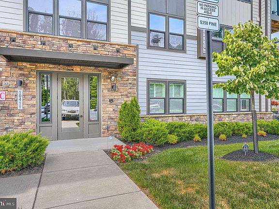 3rd image of 10411 Resort Rd #V