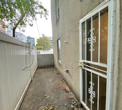 5th image of 2638 29th St APT 1