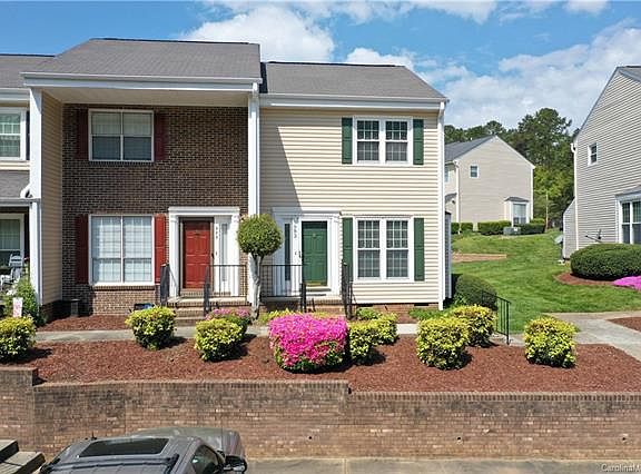 2nd image of 983 Surry Ln