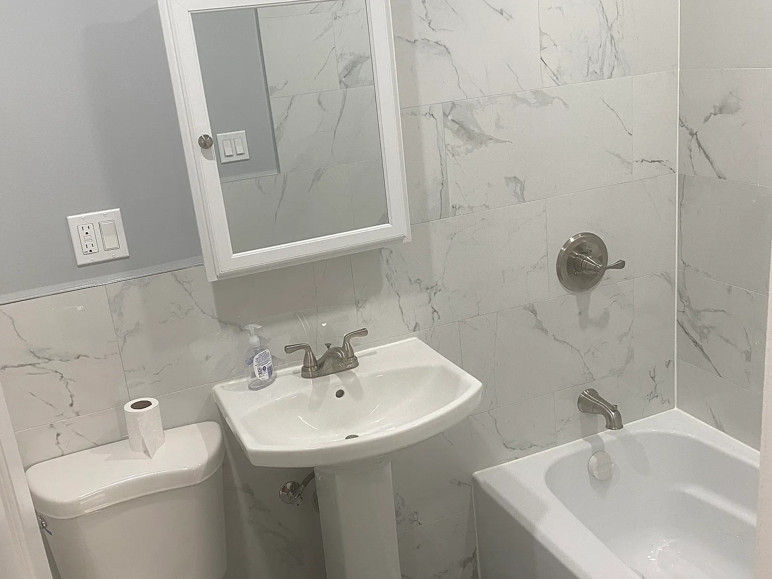 1 bed, 900 sqft, $2,300 — Photo 1