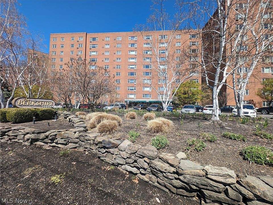 1st image of 11820 Edgewater Dr APT 707