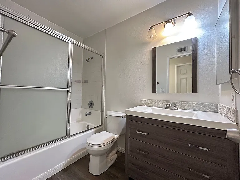 141 N Fonda St — Photo 11
