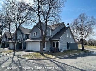 1514 Millpond Ct, Chaska, MN 55318