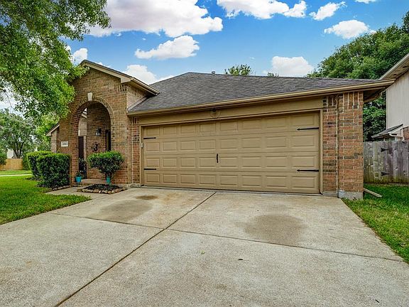 3rd image of 19903 Black Cherry Bend Ct
