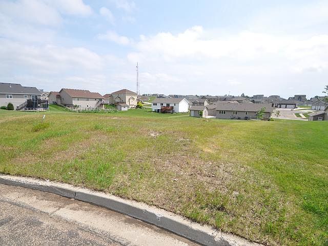 2nd image of 531 Nelson Pl