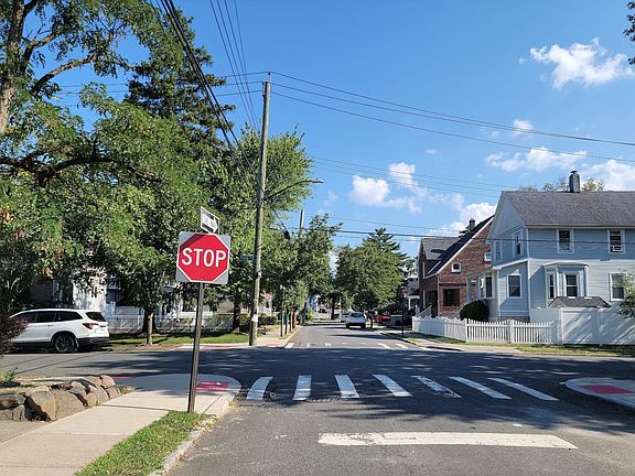 4th image of 183 Yetman Ave